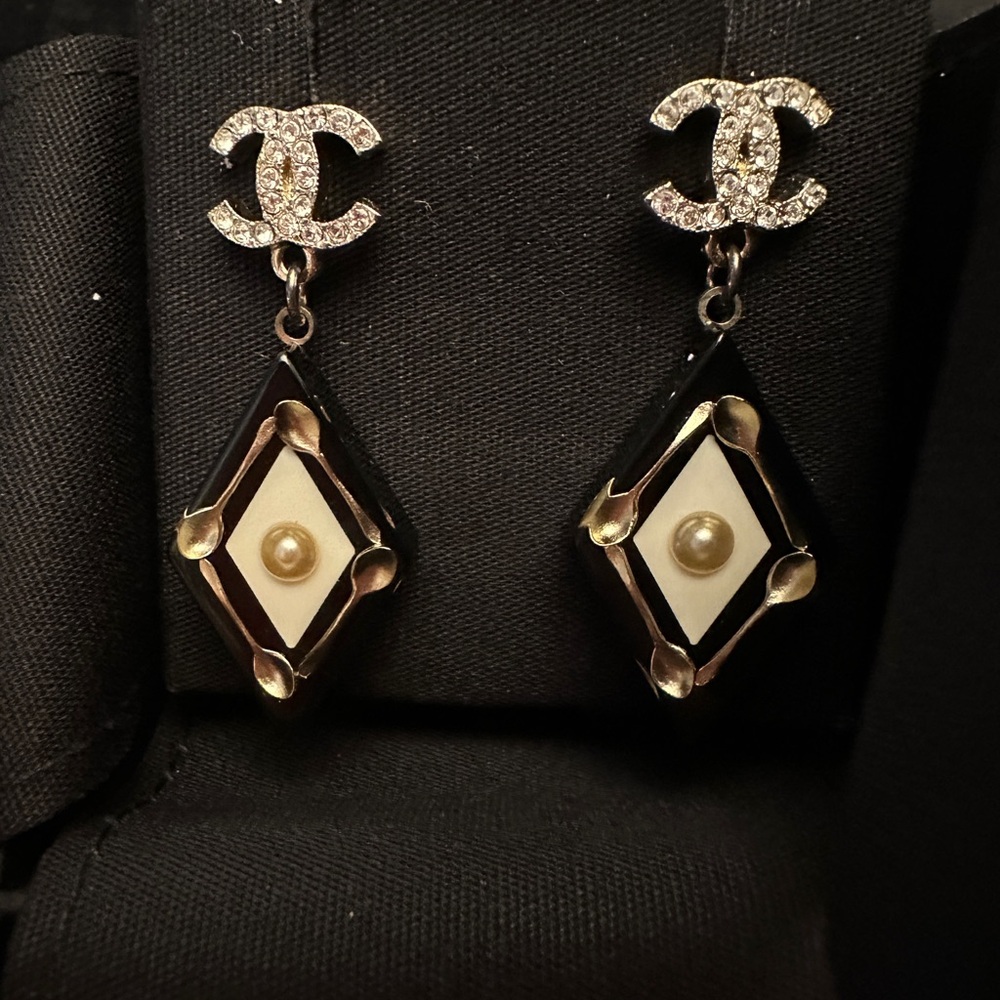 Chanel Earings 2015 K. Black and whitet